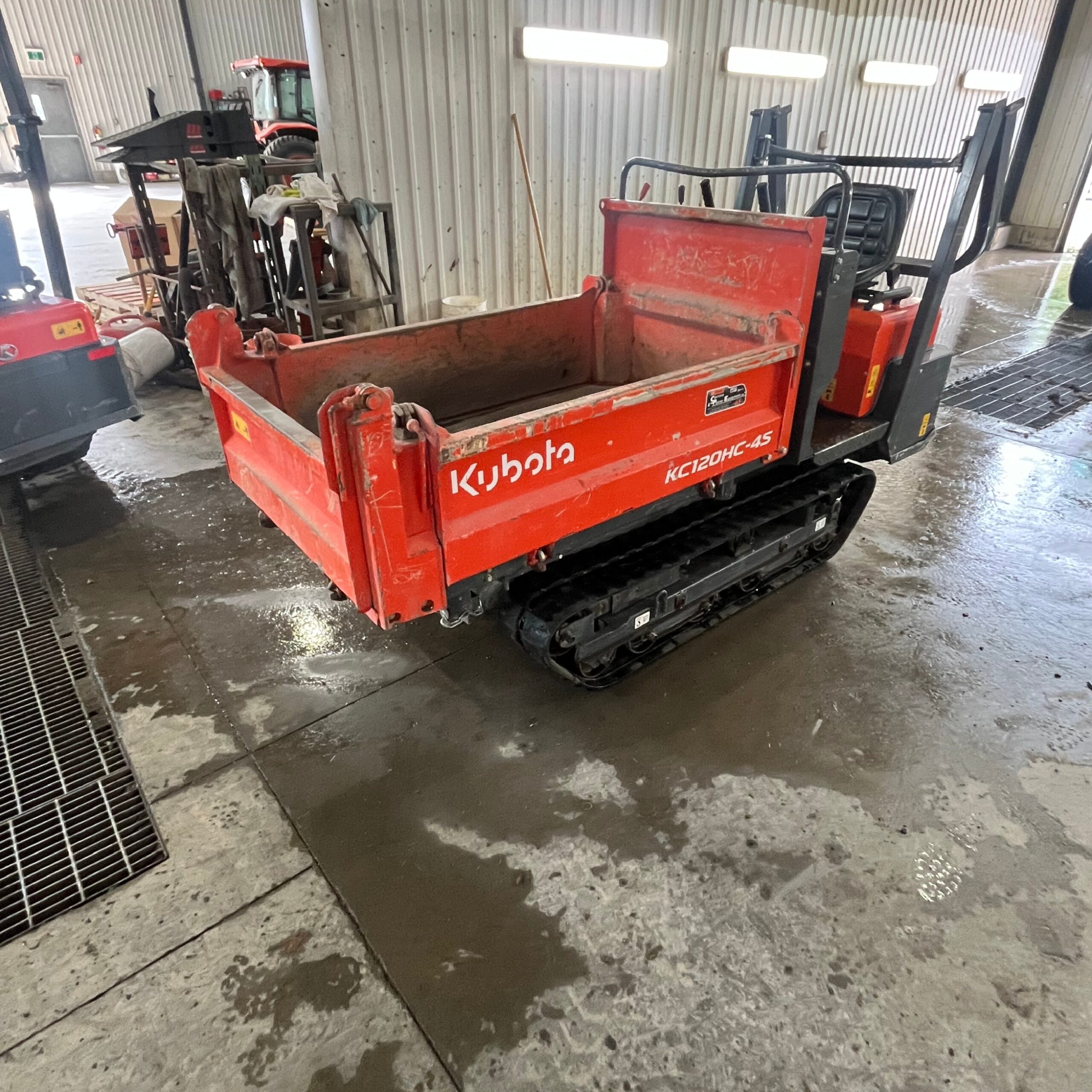 TRANSPORTEUR SUR CHENILLES DE CAOUTCHOUC USAGÉ KUBOTA KX120HC-4S 2022