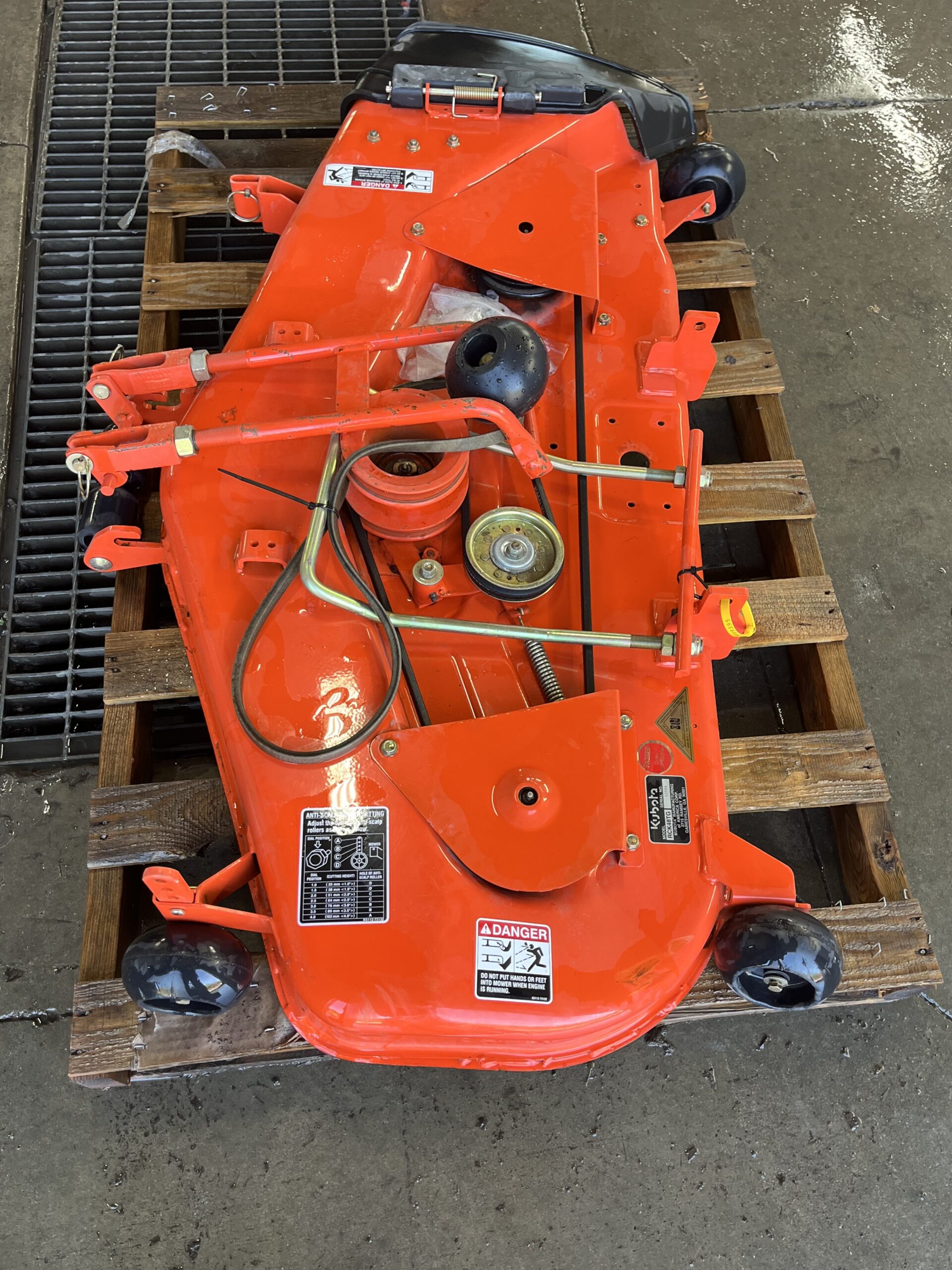 TONDEUSE USAGÉ (JAMAIS UTILISÉ) KUBOTA RCK48TG